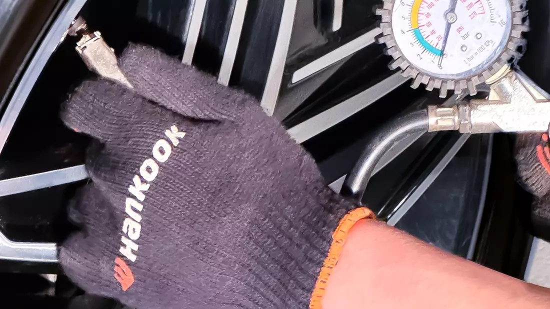 Jetzt Reifen wechseln: aber sicher / Hankook gibt Tipps, worauf es zu achten gilt - Bild: presseportal.de