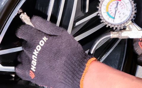 Jetzt Reifen wechseln: aber sicher / Hankook gibt Tipps, worauf es zu achten gilt - Foto: presseportal.de Jetzt Reifen wechseln: aber sicher / Hankook gibt Tipps, worauf es zu achten gilt - Foto: presseportal.de