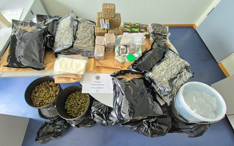 POL-KS: Drogenfahnder stellen BetÀubungsmittel im Wert von etwa 200.000 Euro bei 61-JÀhrigem sicher - Foto: presseportal.de POL-KS: Drogenfahnder stellen BetÀubungsmittel im Wert von etwa 200.000 Euro bei 61-JÀhrigem sicher - Foto: presseportal.de