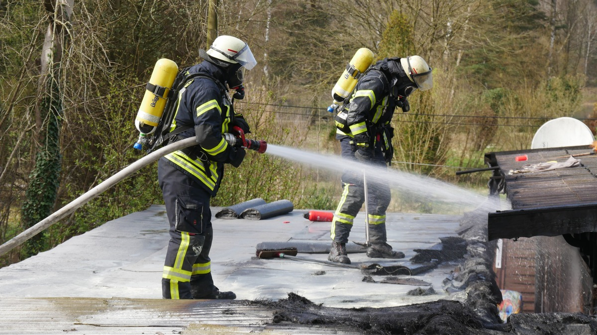 FW Celle: Gemeldeter Gebäudebrand in Vorwerk - Foto: presseportal.de