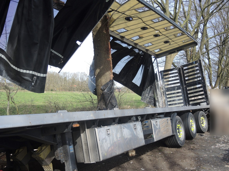 POL-ROW: ++ Nachtrag zum verunfallten Tiertransporter ++ Fotos in der digitalen Pressemappe ++ - Foto: presseportal.de