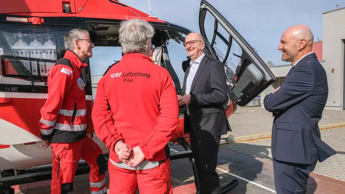 DRF Luftrettung in Angermünde / Ministerpräsident Dr. Dietmar Woidke besucht Christoph 64 - Bild: presseportal.de