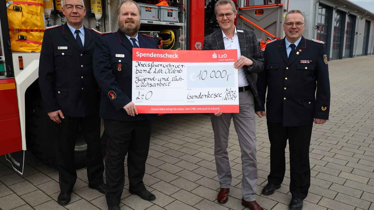 FW-OLL: 10.000EUR für helfende Hände - LzO spendet Geld nach dem Hochwasser - Foto: presseportal.de