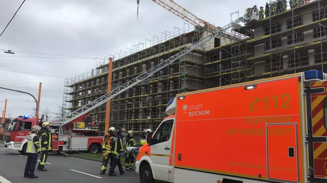 FW-BO: Schwer verletzter Bauarbeiter auf einer Baustelle am Westpark in Bochum - Bild: presseportal.de