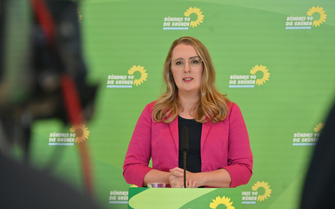 Katharina Dröge sagt, wichtige Rahmenbedingungen für den Wirtschaftsstandort Deutschland habe man über Jahrzehnte schleifen lassen. - Foto: Kilian Genius/dpa