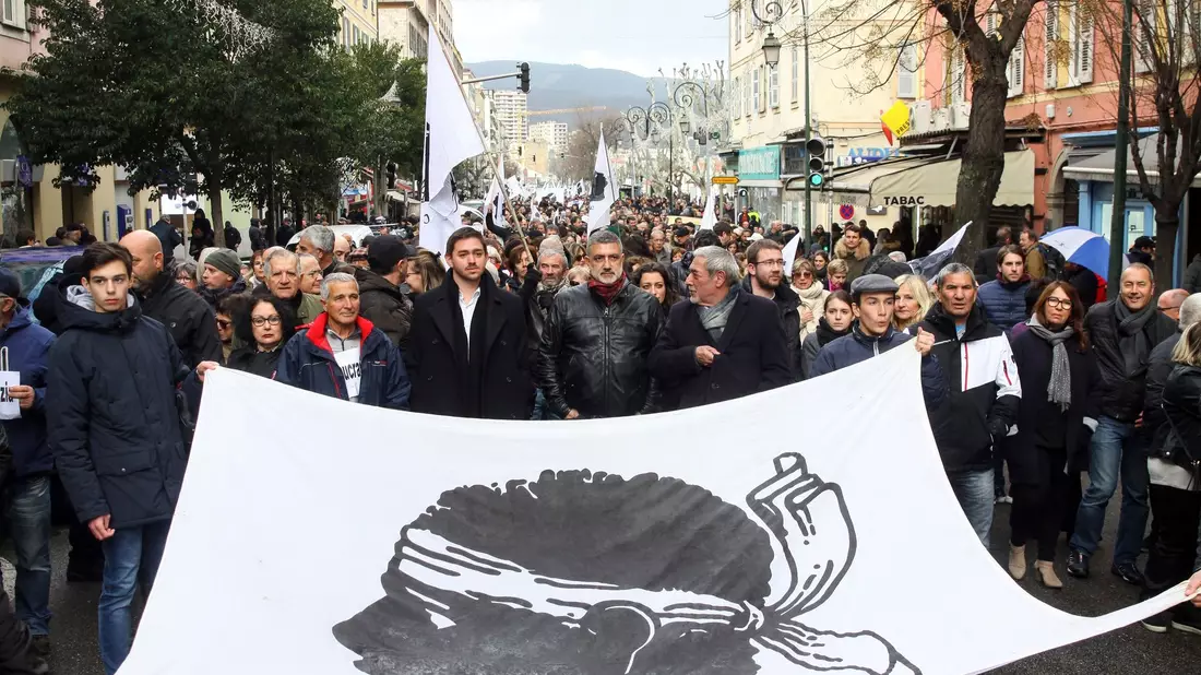 Das Verhältnis zwischen Korsika und der Regierung in Paris gilt seit Langem als schwierig (Archivbild). - Bild: Raphael Poletti/AP/dpa