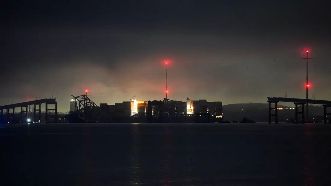 Als Teil der überregionalen Verkehrsader Interstate 695 überspannte die Francis Scott Key Bridge den Hafen der Ostküsten-Metropole Baltimore. - Bild: Matt Rourke/AP