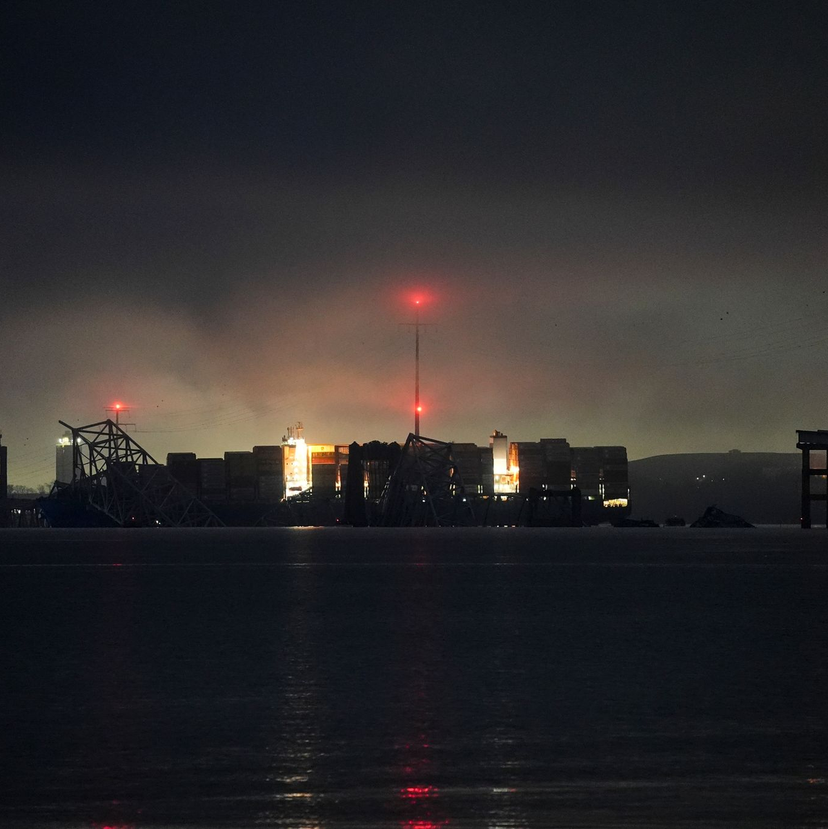 Als Teil der überregionalen Verkehrsader Interstate 695 überspannte die Francis Scott Key Bridge den Hafen der Ostküsten-Metropole Baltimore. - Foto: Matt Rourke/AP