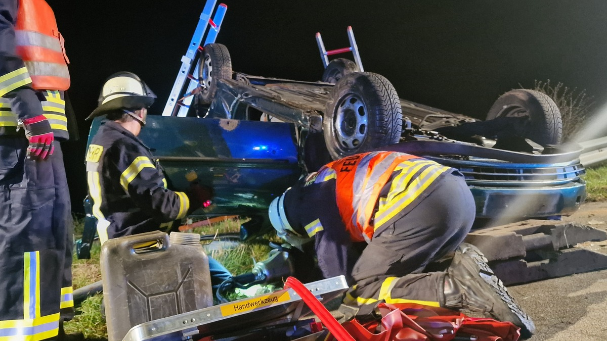 FW Heimbach: PKW kollidiert mit Regionalbahn - Alarmübung der Feuerwehren der Stadt Heimbach - Foto: presseportal.de