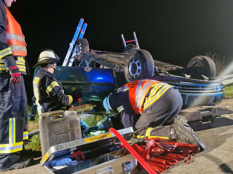 FW Heimbach: PKW kollidiert mit Regionalbahn - Alarmübung der Feuerwehren der Stadt Heimbach - Foto: presseportal.de