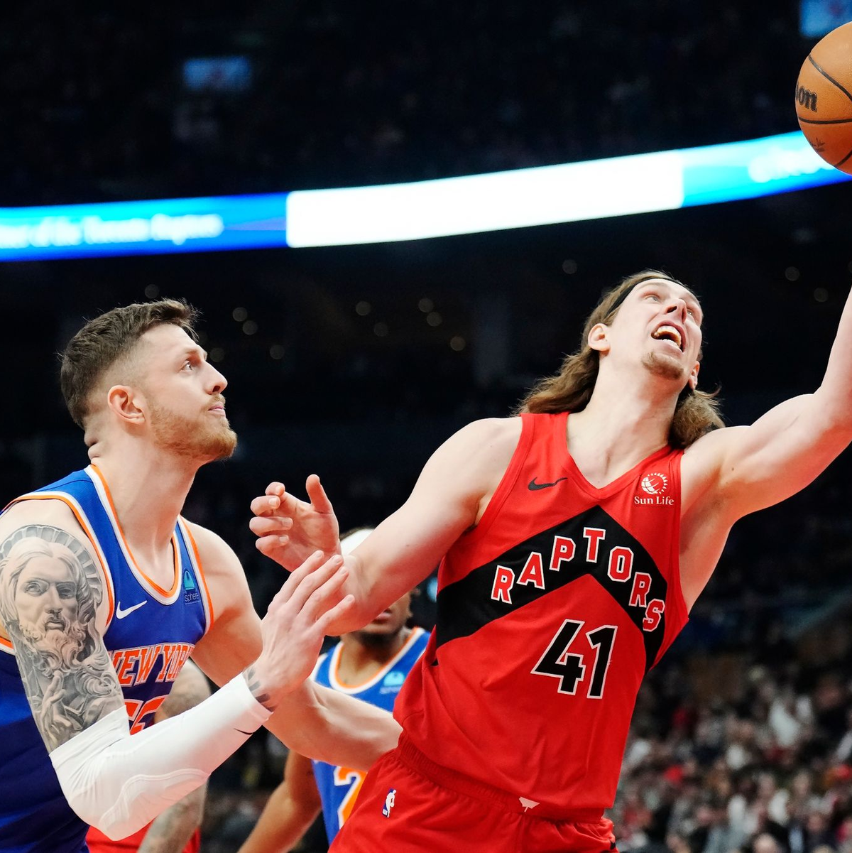 Die New York Knicks mit Isaiah Hartenstein (l) holten ein ungefährdetes 145:101 gegen die Toronto Raptors. - Foto: Frank Gunn/The Canadian Press/AP/dpa
