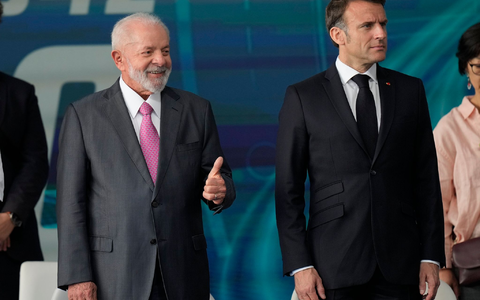 Frankreichs Präsident Emmanuel Macron (r), ist zu Besuch bei seinem brasilianischen Amtskollegen Luiz Inacio Lula da Silva. - Foto: Silvia Izquierdo/AP/dpa