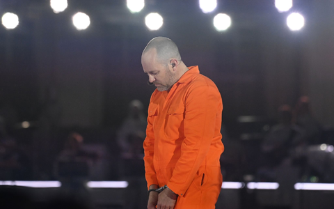 Den größten Redepart hatte Schauspieler Hannes Jaenicke, der als Erzähler durch den biblischen Stoff führte. - Foto: Swen Pförtner/dpa