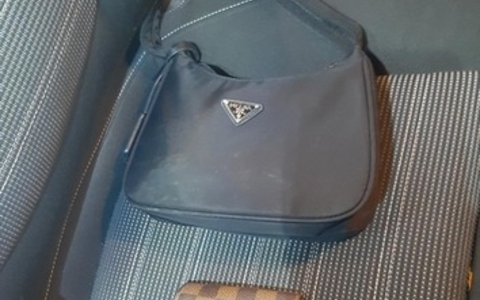 BPOL-FL: Husum - Reisende vergisst Handtasche auf Bahnsteig - Bundespolizei hilft und warnt vor Taschendieben - Foto: presseportal.de