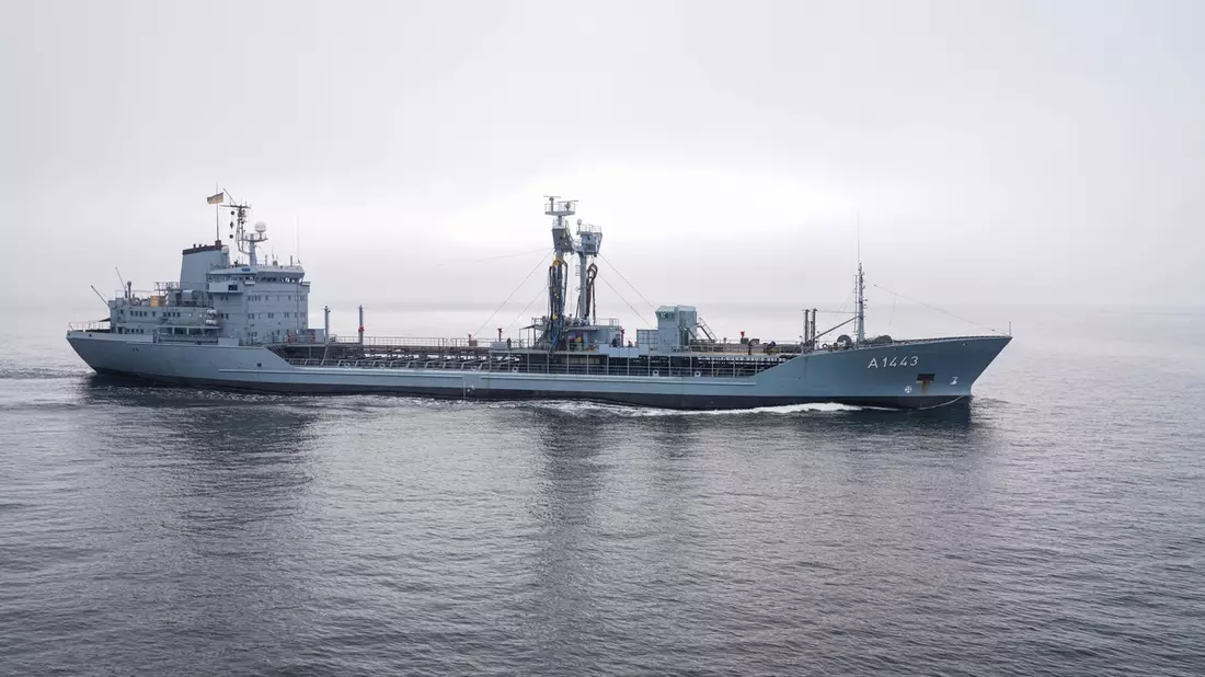 Betriebsstofftransporter Rhön als Teil des NATO-Verbandes in der Ostsee - Bild: presseportal.de