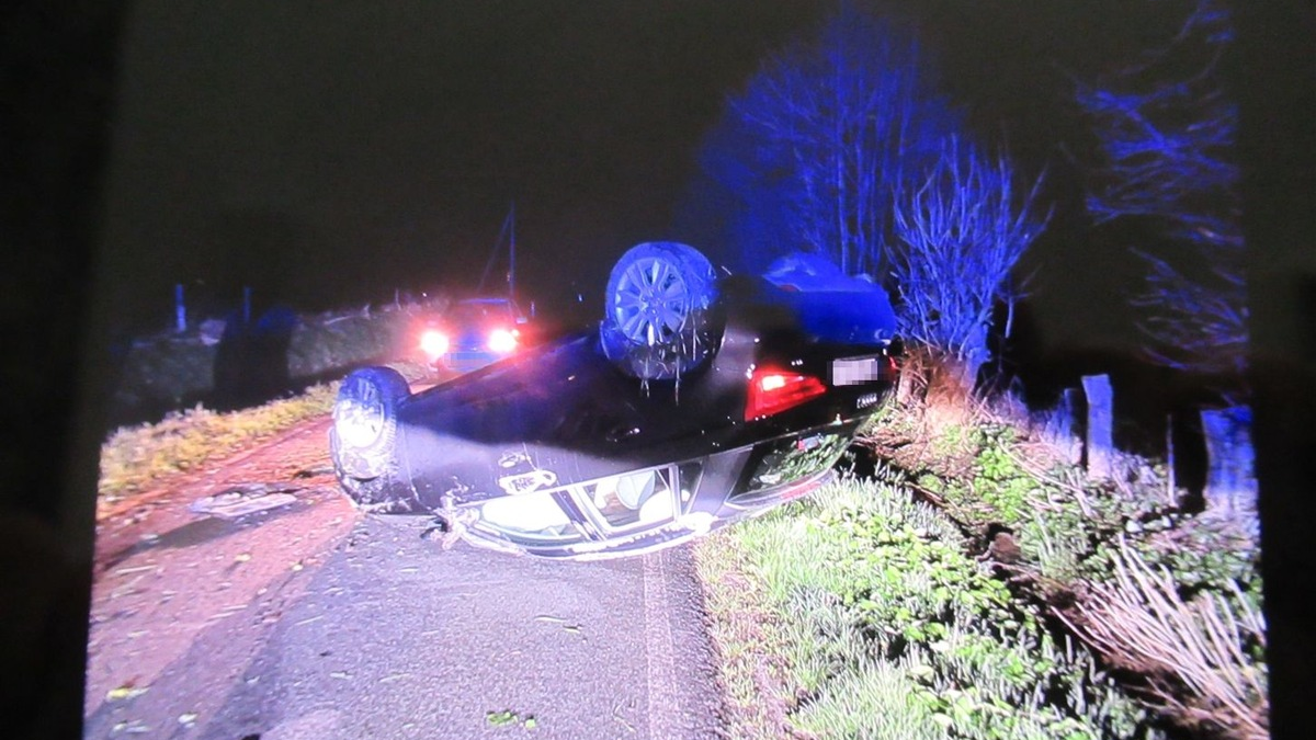 POL-COE: Rosendahl, Darfeld, K36/ Reh ausgewichen: Auto überschlägt sich - Foto: presseportal.de