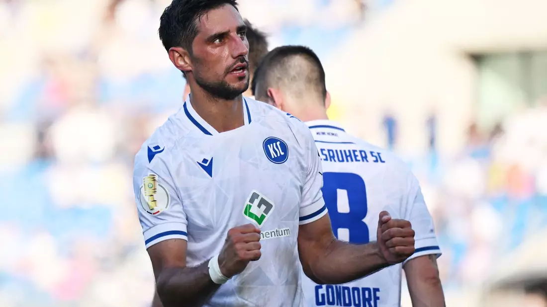 Lars Stindl wird seine Karriere nach dieser Saison im KSC-Trikot beenden. - Bild: Uli Deck/dpa