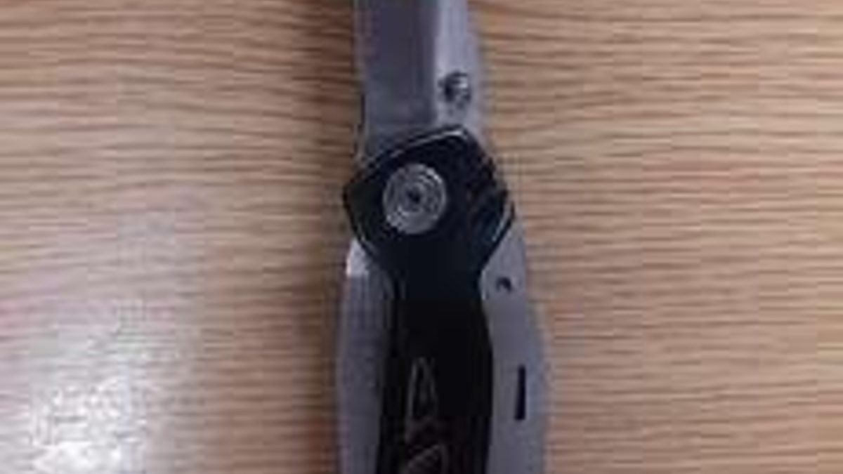 BPOL NRW: Bundespolizisten finden Messer bei 13-Jährigem auf - Foto: presseportal.de