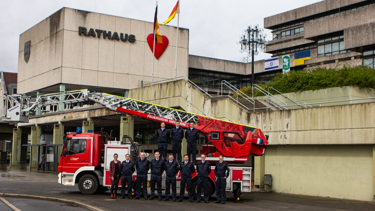 FW-MK: Vereidigung von acht neuen Brandmeisteranwärtern - Foto: presseportal.de