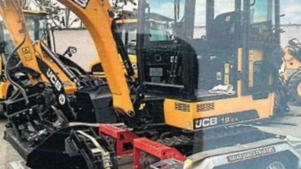 LPI-NDH: Zeugenaufruf: Unbekannte entwenden Minibagger und Anhänger - Foto: presseportal.de