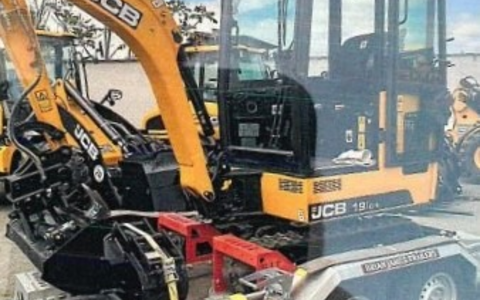 LPI-NDH: Zeugenaufruf: Unbekannte entwenden Minibagger und Anhänger - Foto: presseportal.de