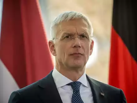 War zuletzt wegen Charterflügen während seiner Amtszeit als Ministerpräsident in die Kritik geraten: Krisjanis Karins. - Foto: Michael Kappeler/dpa