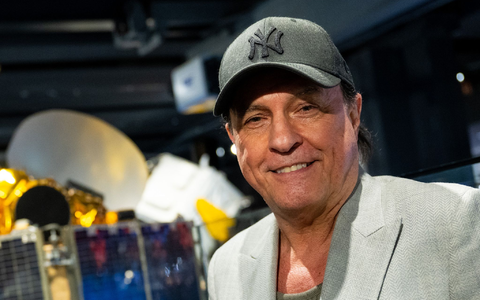 Ist mit Major Tom zurück in den Charts: Sänger Peter Schilling. - Foto: Lennart Preiss/dpa