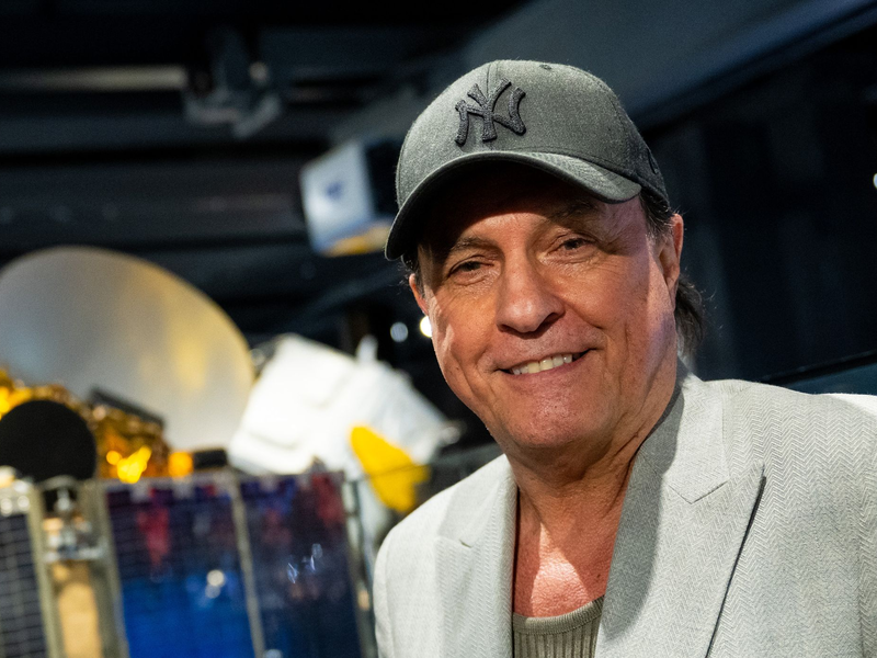 Ist mit Major Tom zurück in den Charts: Sänger Peter Schilling. - Foto: Lennart Preiss/dpa