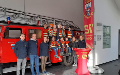 FW-OE: Kinderfeuerwehr Brachthausen besucht Feuer- und Rettungswache Siegen - Foto: presseportal.de