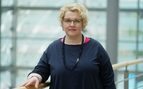 Maike Finnern berichtet, viele Lehrkräfte hätten Angst, sie könnten Ärger bekommen, wenn sie auf Demos gegen rechts gingen. - Foto: Sebastian Willnow/dpa