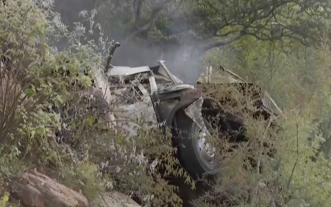 Die genaue Unfallursache wird noch ermittelt. - Foto: Uncredited/eNCA/AP/dpa