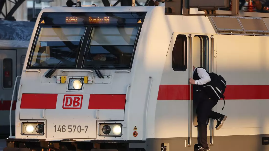 Viele Lokführer und Busfahrer gehen in den nächsten Jahren in den Ruhestand. - Bild: Oliver Berg/dpa