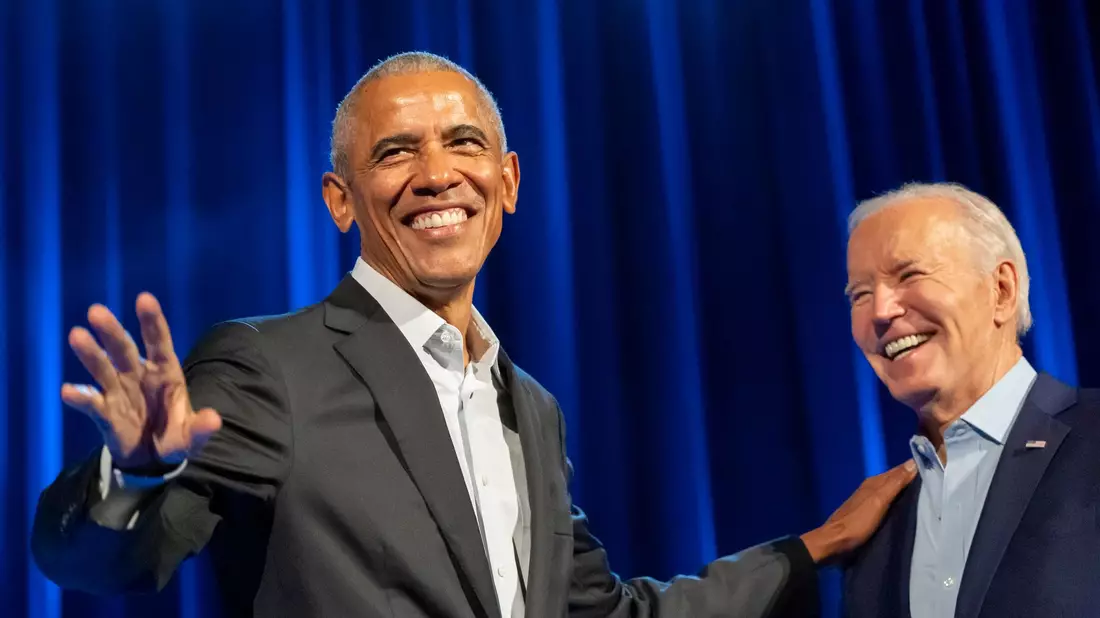 Obama (l) sagte, die Wähler stünden vor der Frage, wer sich wirklich für ihre Belange interessiere und sich um sie kümmere. - Bild: Alex Brandon/AP