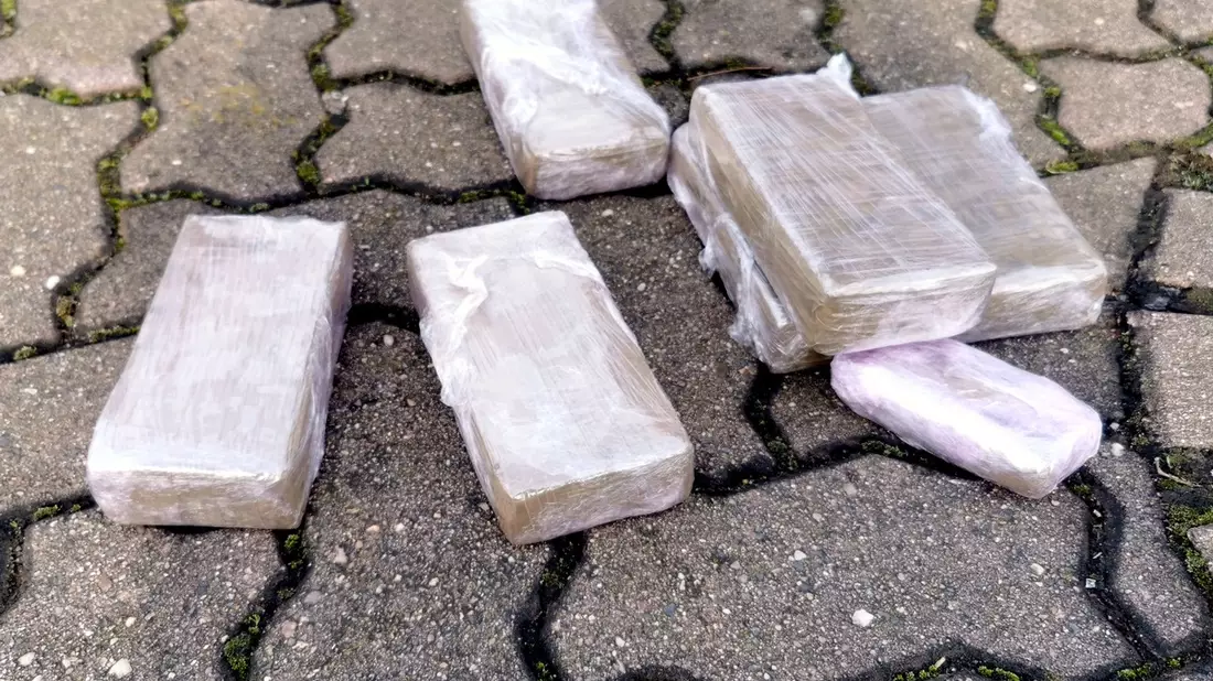 HZA-MD: Dicker Fang kurz vor Ostern: Angebliche Fahrt zur Autobesichtigung endet mit Festnahme wegen Drogenschmuggels / Zoll stellt mehr als 3 kg Heroin und Haschisch sicher - Bild: presseportal.de