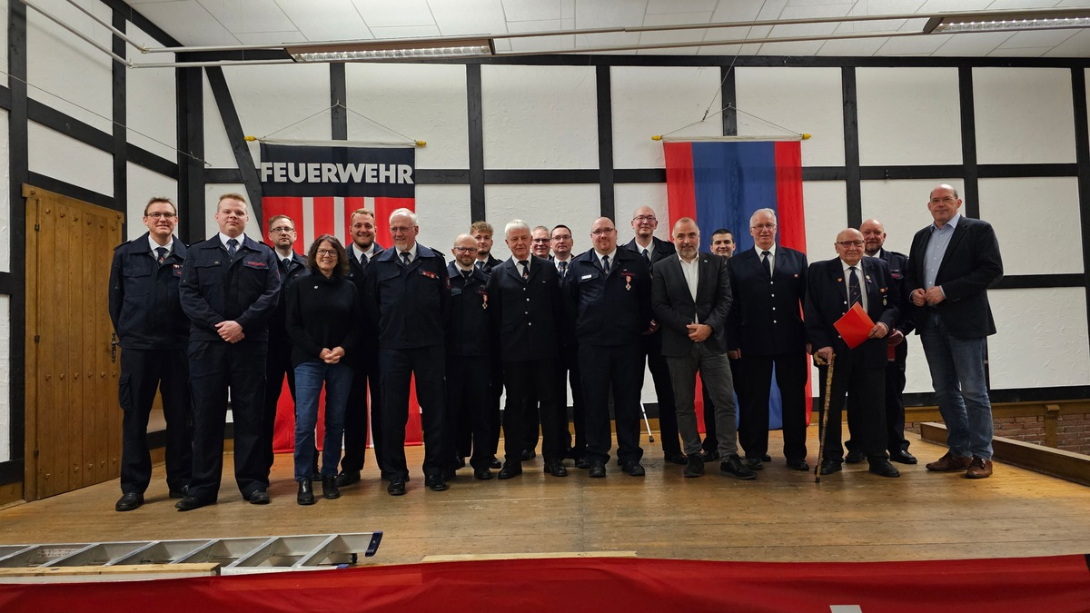 FW-AR: Hauptdienstbesprechung des Basislöschzugs 5 in Hüsten und Müschede - Foto: presseportal.de