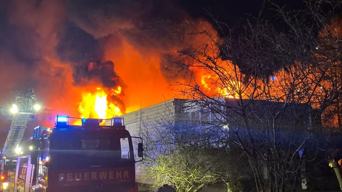 POL-HX: Brand einer Industriehalle - Bild: presseportal.de