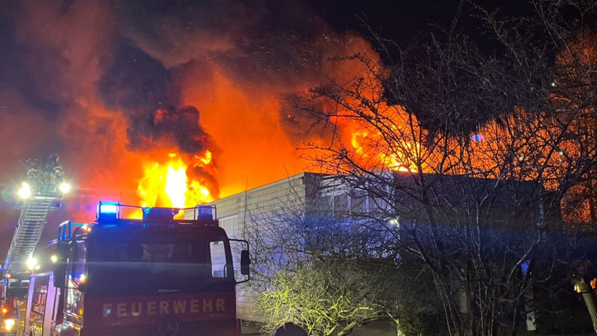POL-HX: Brand einer Industriehalle - Foto: presseportal.de