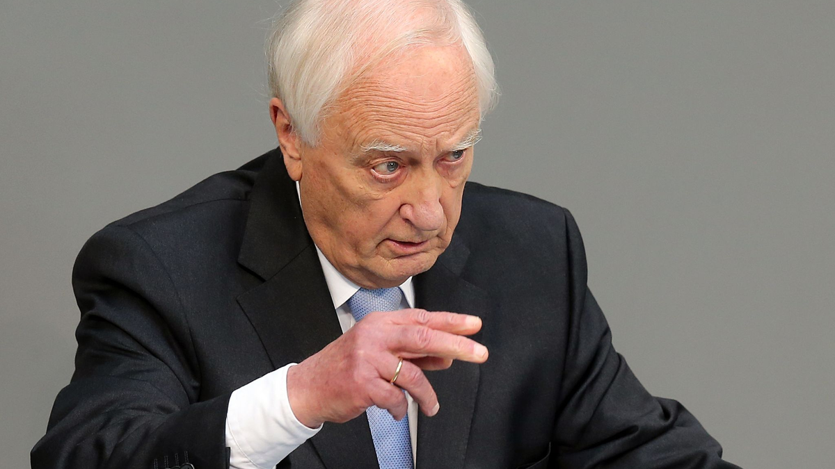 Nimmt die SPD-Spitze hinsichtlich ihrer Ukraine-Poltik in die Kritik: Historiker Heinrich August Winkler (Archivbild). - Foto: Wolfgang Kumm/dpa