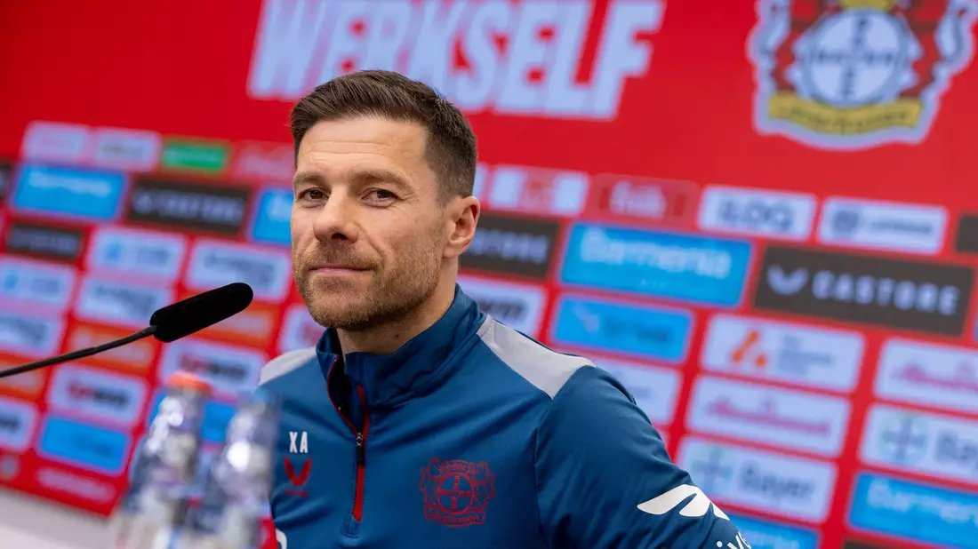 Trainer Xabi Alonso kann mit Leverkusen das Triple holen. - Bild: Christoph Reichwein/dpa