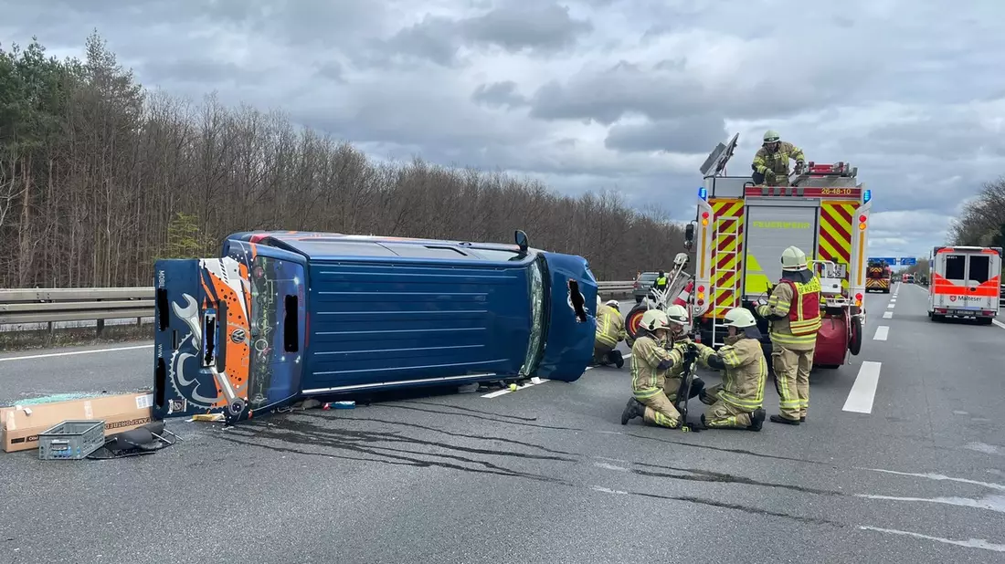FW Lehrte: Verkehrsunfall auf der Autobahn 2 - Bild: presseportal.de