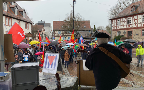 Auftakt der hessischen Ostermärsche am Karfreitag. Bundesweit wollen die Teilnehmer auch in diesem Jahr ein Zeichen für Frieden und gegen Krieg setzen. - Foto: Willi van Ooyen/Ostermarschbüro/dpa