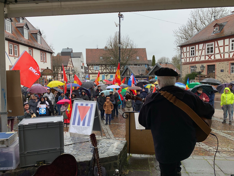 Auftakt der hessischen Ostermärsche am Karfreitag. Bundesweit wollen die Teilnehmer auch in diesem Jahr ein Zeichen für Frieden und gegen Krieg setzen. - Foto: Willi van Ooyen/Ostermarschbüro/dpa