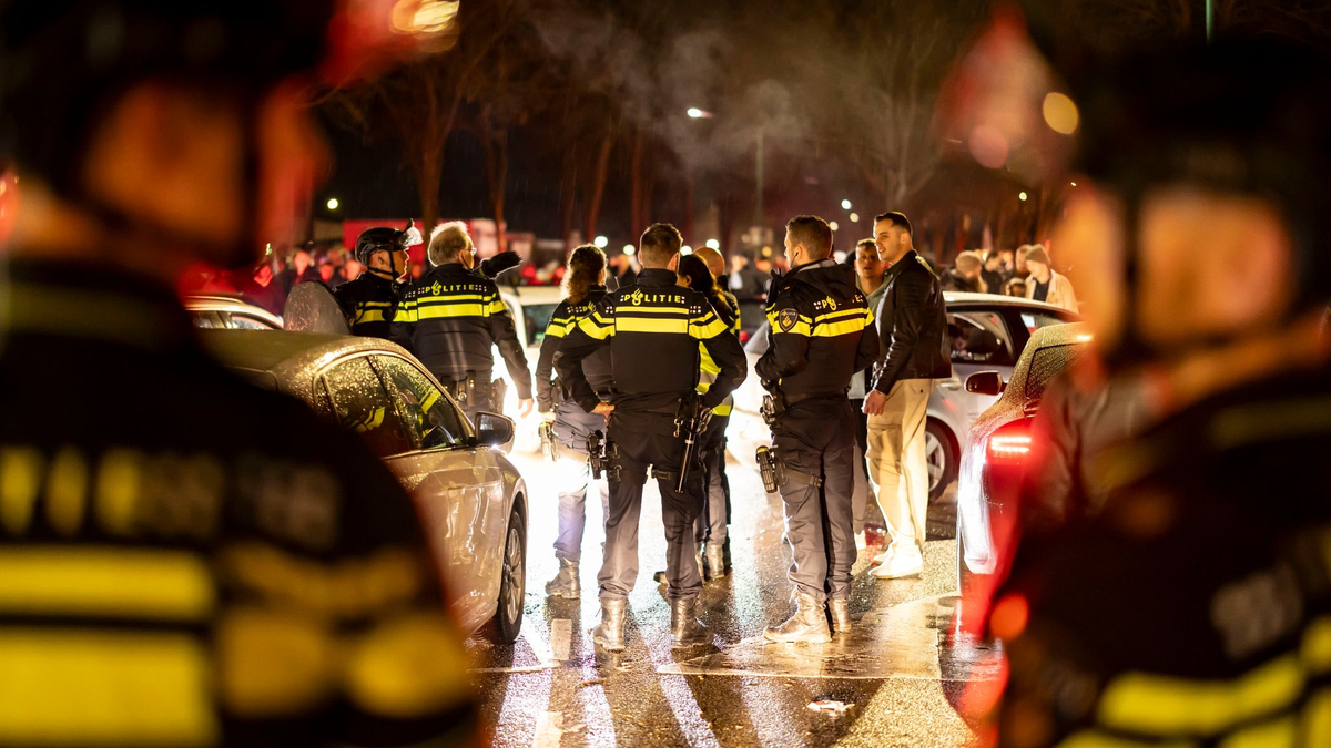 Die Polizei hat am Karfreitag vielerorts verstärkt die Autotuning-Szene kontrolliert. Am «Car-Freitag» kommt es traditionell häufig zu illegalen Autorennen oder anderen Verstößen im Straßenverkehr. - Foto: Christoph Reichwein/dpa