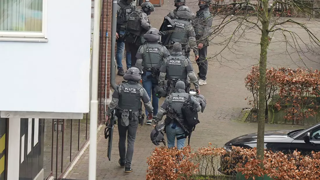In der niederländischen Stadt Ede in der Provinz Geldern sind mehrere Menschen als Geiseln genommen worden. - Bild: ANP/dpa