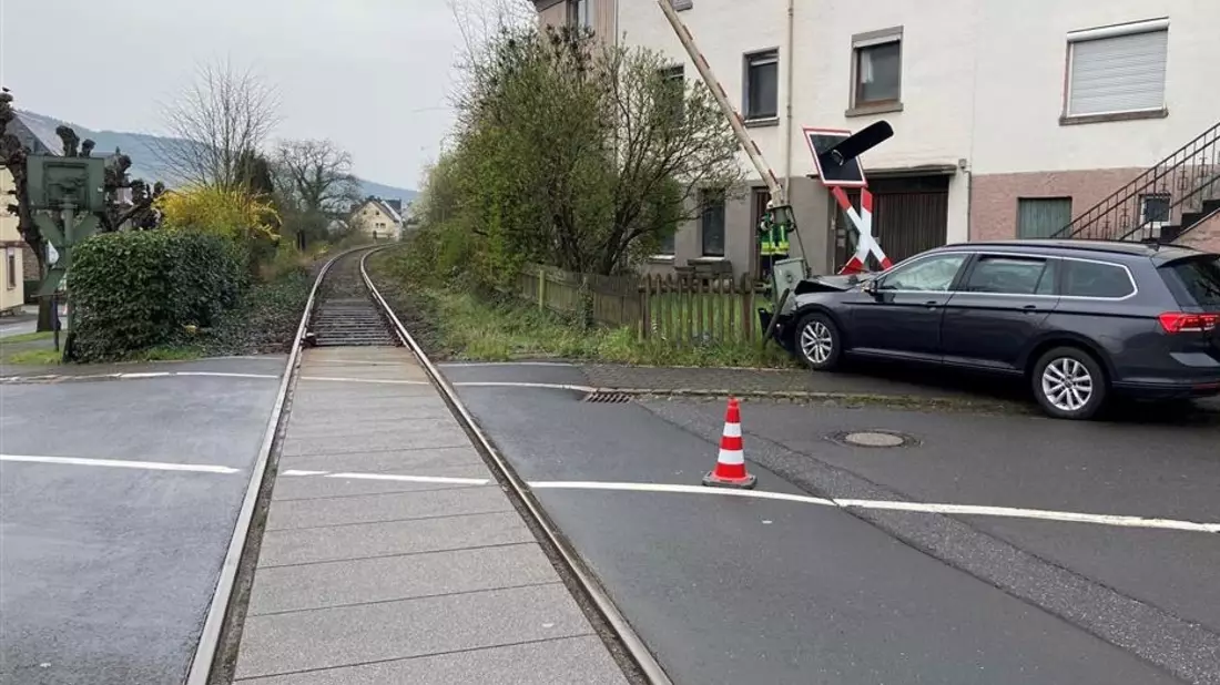 POL-PDWIL: Verkehrsunfall am Bahnübergang in Reil - Bild: presseportal.de