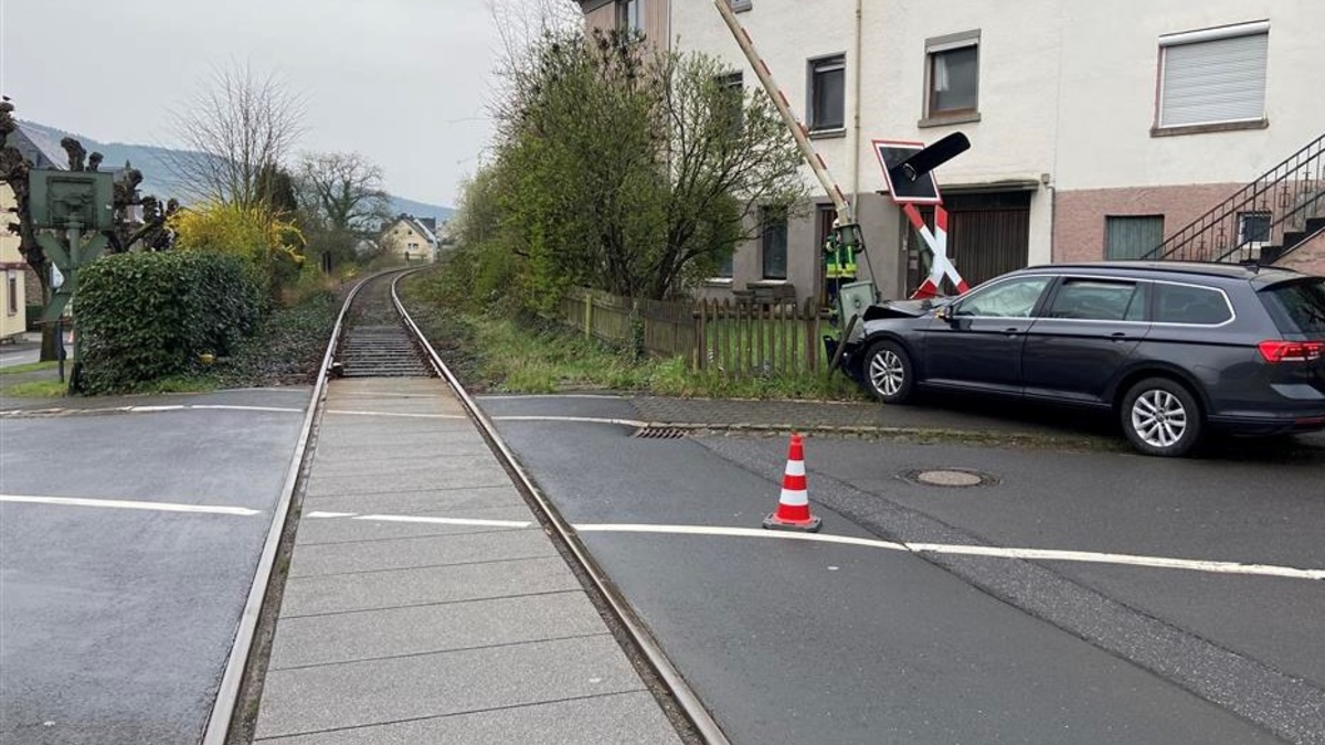 POL-PDWIL: Verkehrsunfall am Bahnübergang in Reil - Foto: presseportal.de