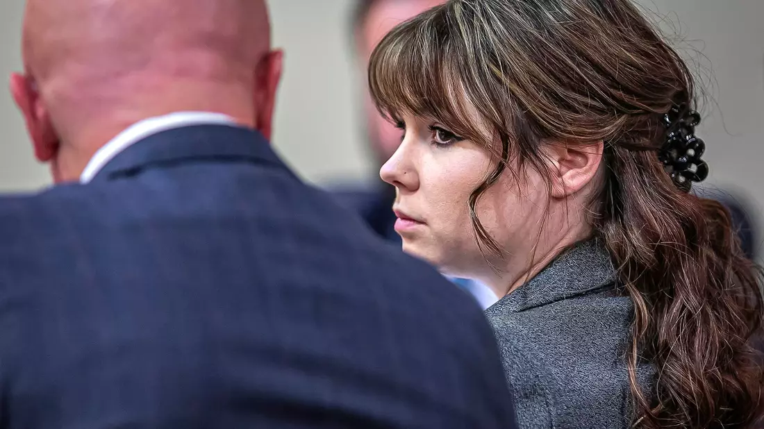 Der Prozess gegen die Film-Waffenmeisterin Hannah Gutierrez-Reed wird nicht neu aufgerollt. Beim Dreh des Westerns «Rust» wurde 2021 eine Kamerafrau durch einen Schuss getötet. - Bild: Jim Weber/AP/dpa