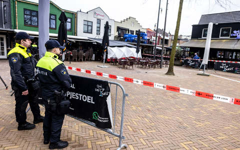 Nach der beendeten Geiselnahme in einem Café im niederlÀndischen Ede werden die Spuren gesichert. - Foto: Christoph Reichwein/dpa Nach der beendeten Geiselnahme in einem Café im niederlÀndischen Ede werden die Spuren gesichert. - Foto: Christoph Reichwein/dpa