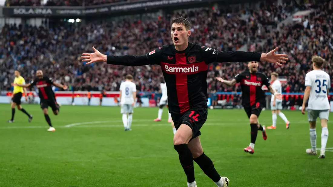 Schoss Leverkusen in der Nachspielzeit zum Sieg: Patrik Schick. - Bild: Marius Becker/dpa