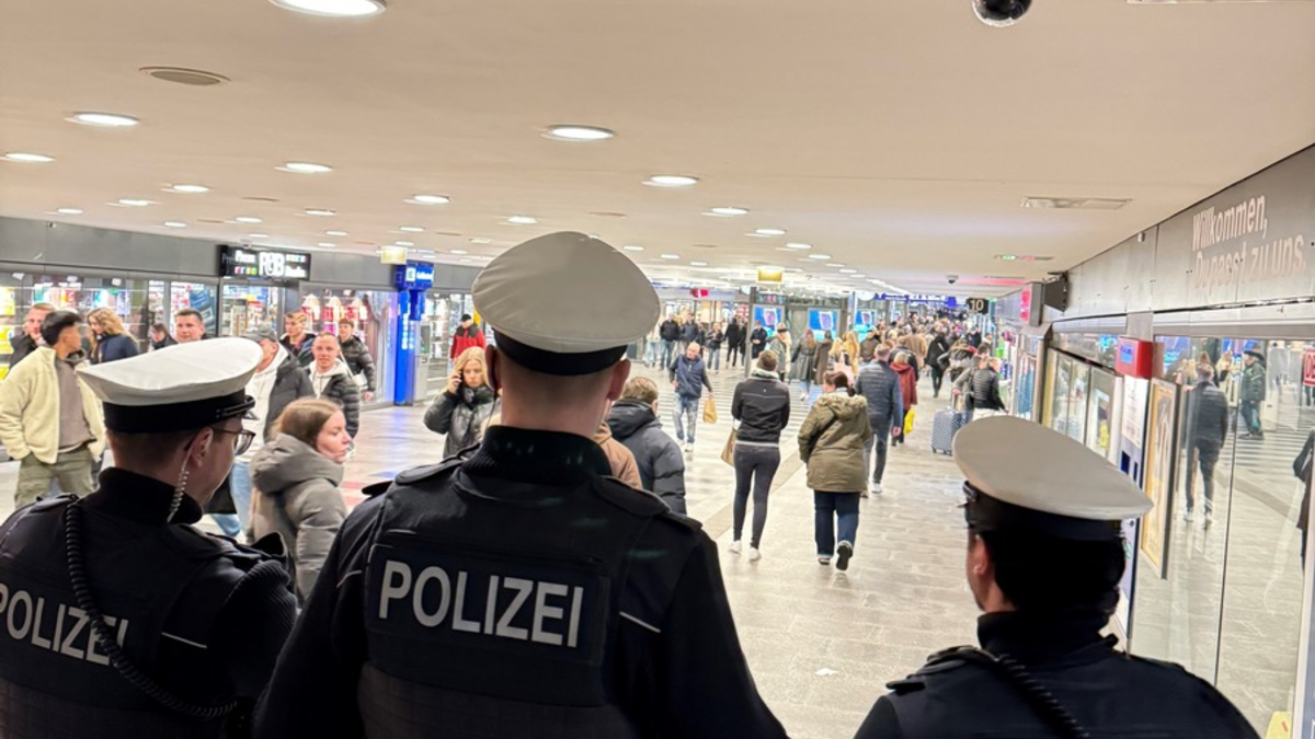 BPOL-HB: Einsatz der Bundespolizei anlässlich der An- und Abreisen zur Fußballbegegnung in der 1. Bundesliga Werder Bremen gegen VFL Wolfsburg. Fazit der Einsatzleitung fällt positiv aus. - Foto: presseportal.de